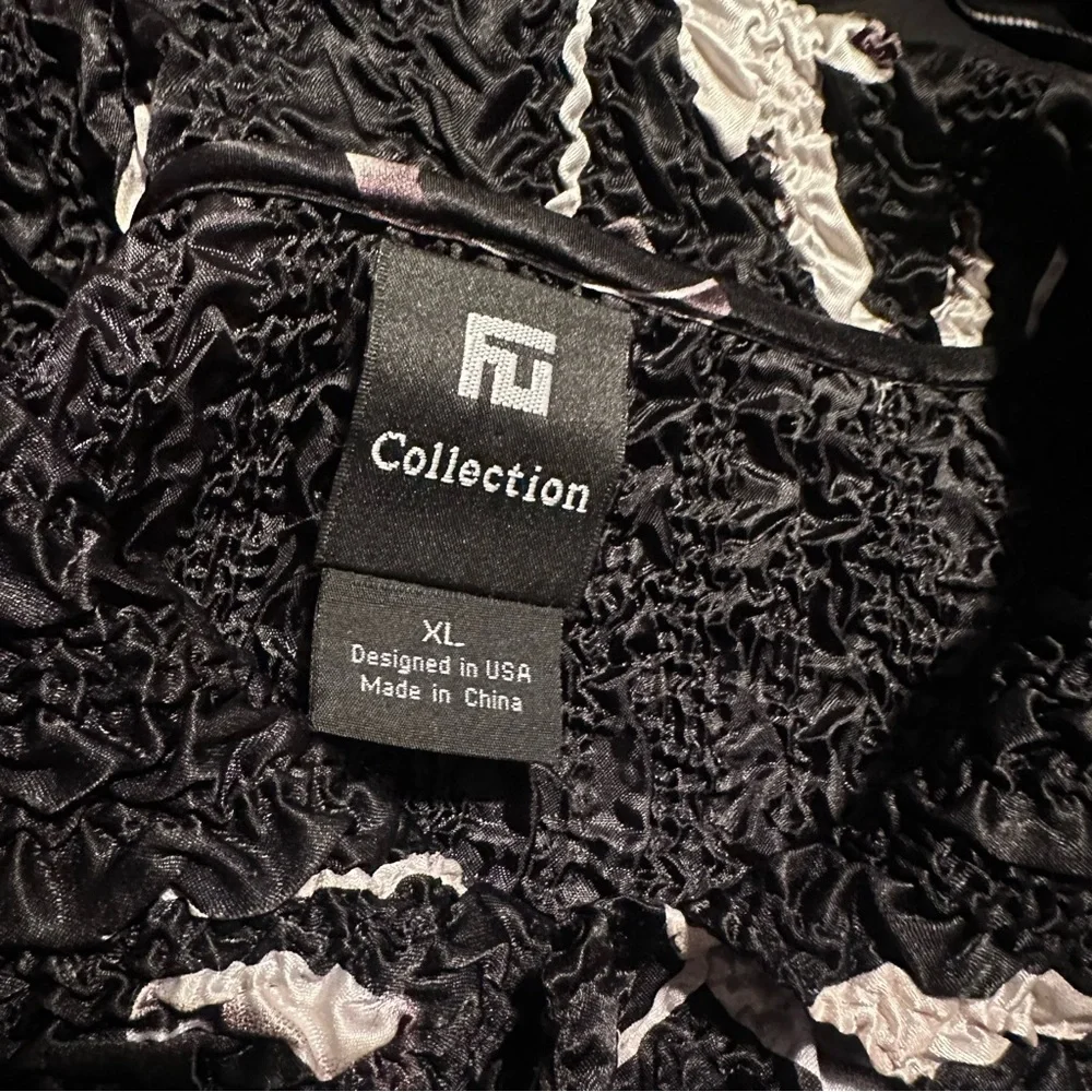 Black and White Floral Button Down Shirt - Picture 6 of 6